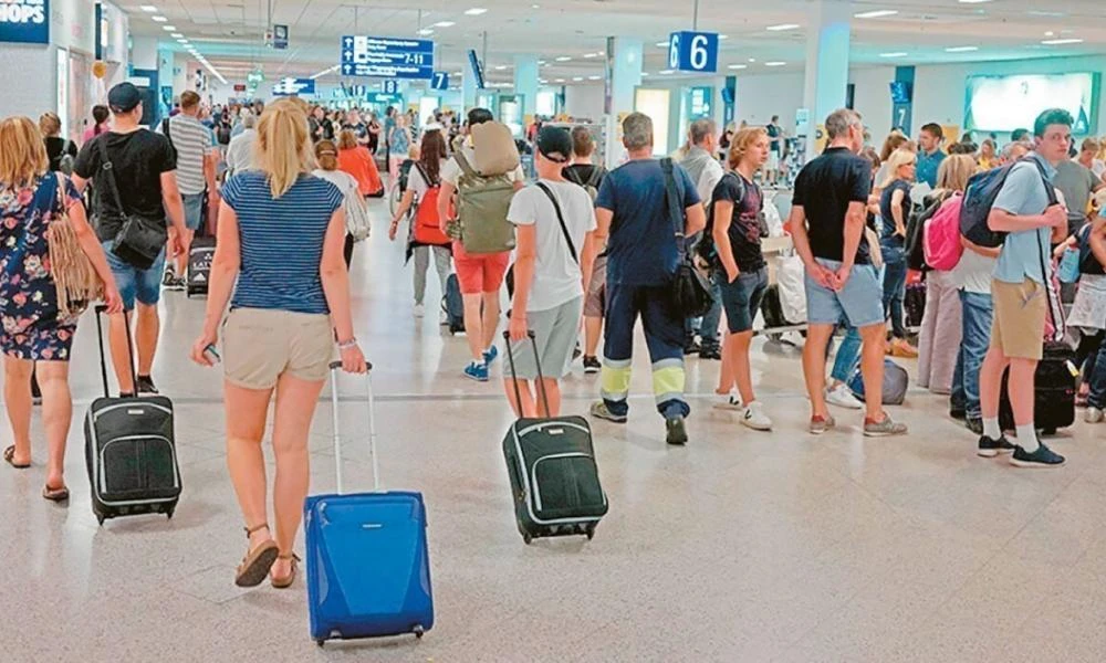 ΤτΕ: Ξεπέρασαν τα 16 εκατομμύρια οι τουρίστες στο 7μηνο